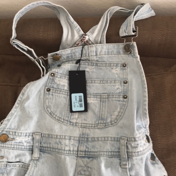 NWT🎈 Carmar LF stores distressed denim overalls - Picture 6 of 8